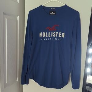 Hollister Men's Blue Graphic Long Sleeve Tee